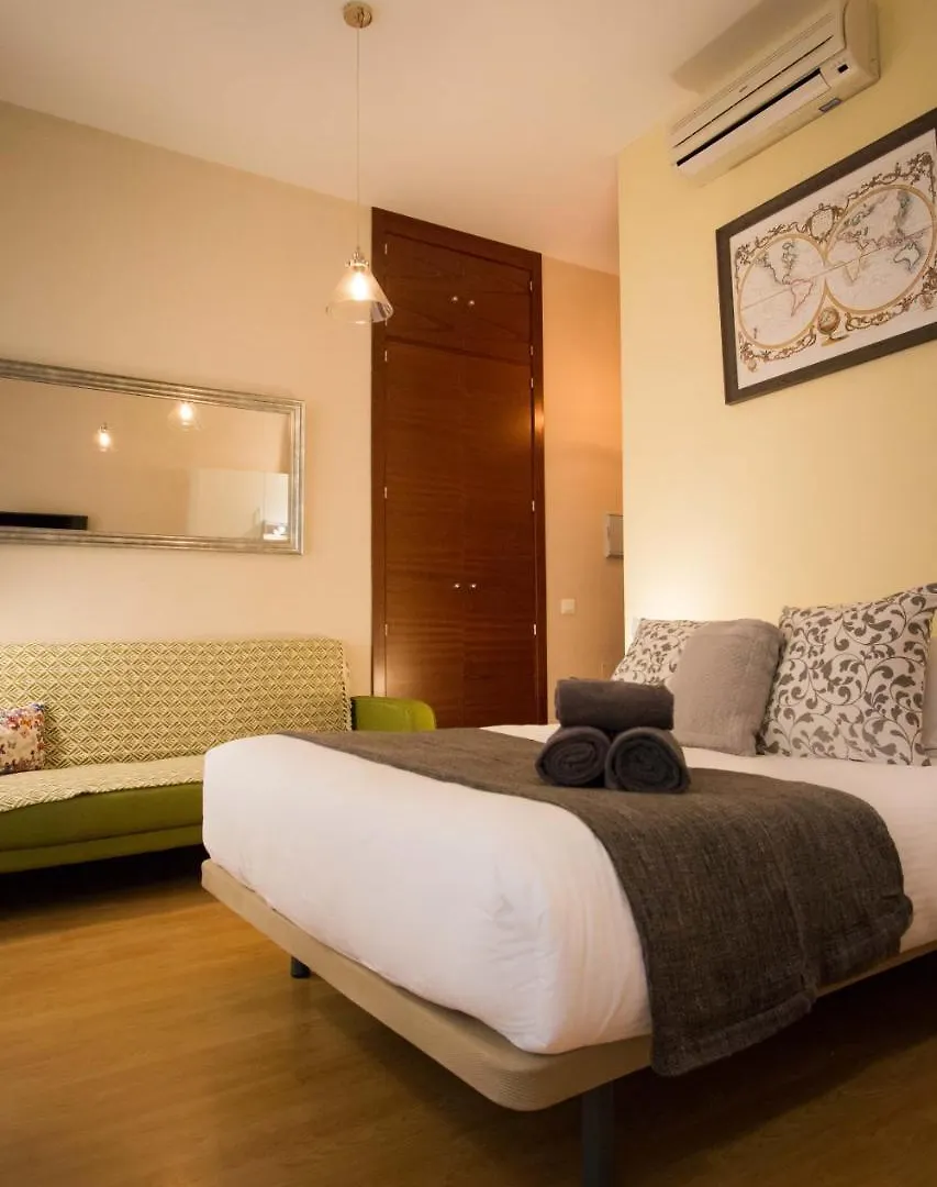 Holidays2Malaga Capitan High Speed Wifi Apartment